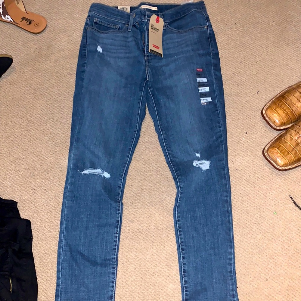 Levi’s 311 shaping jeans